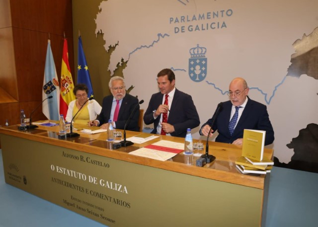 O Parlamento acolle a presentación do libro “O Estatuto de Galiza. Antecedentes e comentarios”